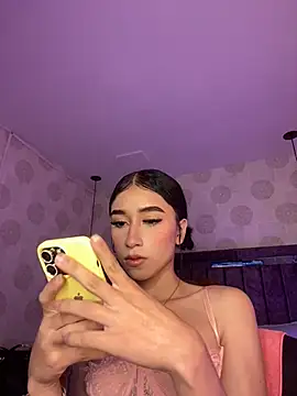 Snapshot of Alahia_pink_ chatting on April 2026 04:19:01 AM Alahia pink online show from April 2026 04:19:01 AM