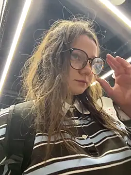 lilimip online show from April 2026 09:23:01 AM