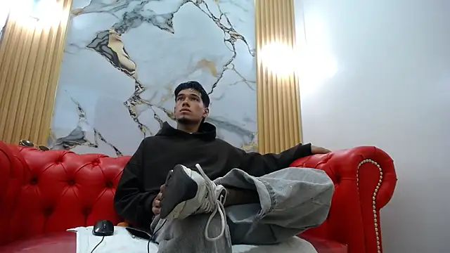 Tittan Maxxx  online show from April 2026 07:53:01 PM