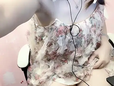 Luna3579 online show from April 2026 09:23:01 PM