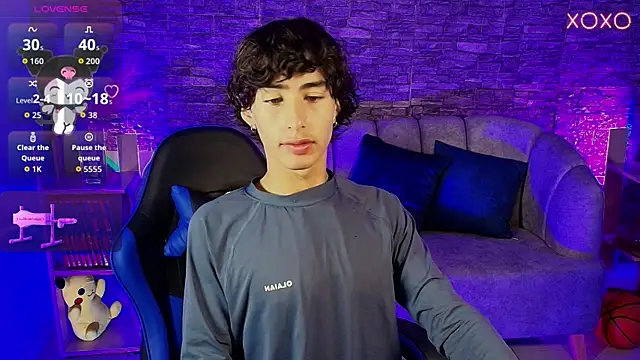 santi foxxx  online show from April 2026 11:16:01 AM