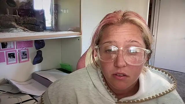 MUSCLEMOMMY1365 online show from May 2026 03:30:02 PM
