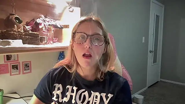 MUSCLEMOMMY1365 online show from June 2026 01:16:02 AM