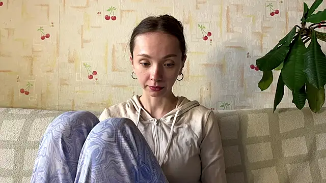 Snapshot of AdriannaBill chatting on April 2026 04:33:02 PM AdriannaBill online show from April 2026 04:33:02 PM