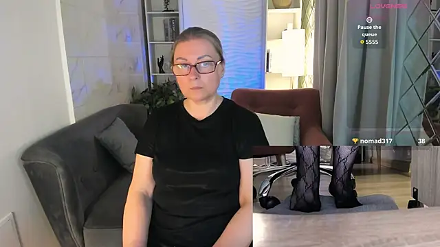 Snapshot of Alexandra_Kind chatting on June 2026 01:28:02 AM Alexandra Kind online show from June 2026 01:28:02 AM