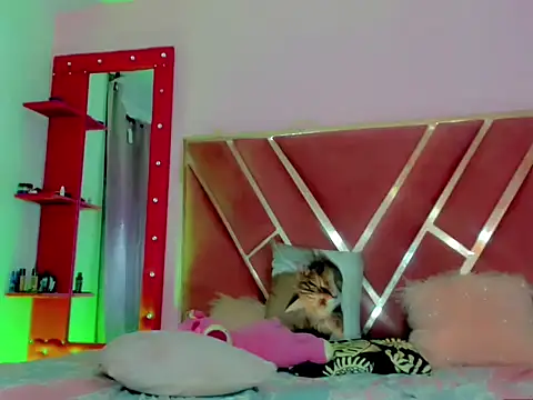 Snapshot of Dollcute_ chatting on May 2026 11:35:01 PM Dollcute online show from May 2026 11:35:01 PM