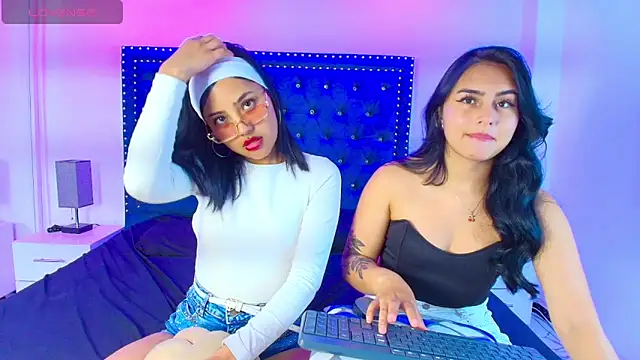 Snapshot of Serena_and_zoe chatting on April 2026 07:32:01 PM Serena and zoe online show from April 2026 07:32:01 PM