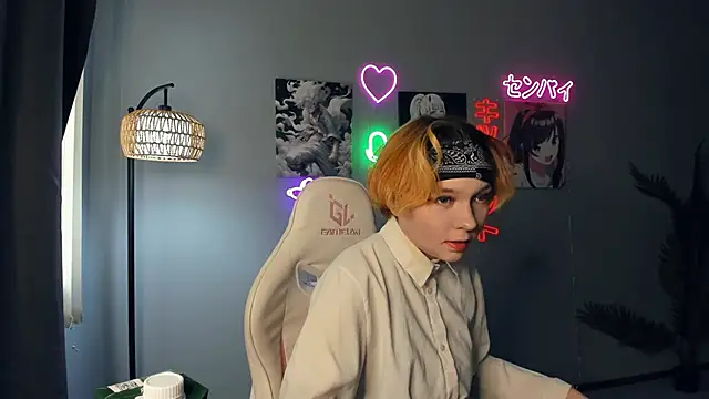 Snapshot of JoGarder chatting on April 2026 08:43:01 AM JoGarder online show from April 2026 08:43:01 AM