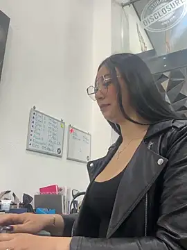 Snapshot of Isabellaa__moon chatting on April 2026 04:14:01 PM Isabellaa moon online show from April 2026 04:14:01 PM