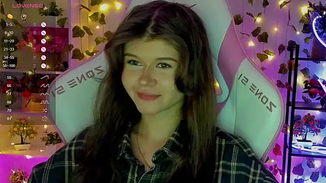 Snapshot of alice_tails chatting on April 2026 10:54:02 PM alice tails online show from April 2026 10:54:02 PM