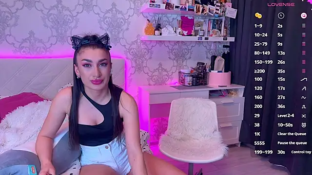 MyNaomi online show from April 2026 06:10:01 PM