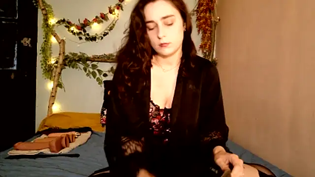 Snapshot of missclochette chatting on May 2026 12:33:01 PM missclochette online show from May 2026 12:33:01 PM