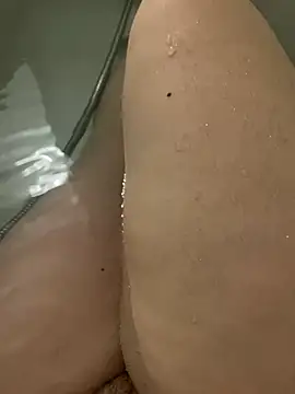 valee02 online show from April 2026 11:35:01 AM