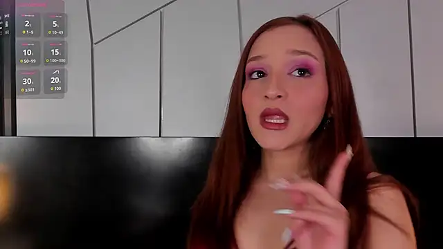 Snapshot of leahluna chatting on May 2026 07:33:01 PM leahluna online show from May 2026 07:33:01 PM