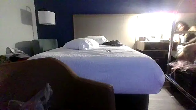 Snapshot of Dicksee_Left chatting on April 2026 07:04:01 AM Dicksee Left online show from April 2026 07:04:01 AM