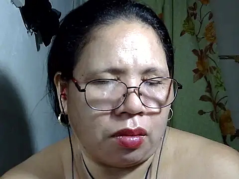 Snapshot of HottyCurlyPeanut chatting on May 2026 07:52:02 PM HottyCurlyPeanut online show from May 2026 07:52:02 PM