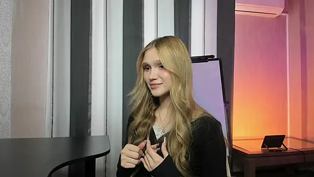 Snapshot of AdelineCrash chatting on April 2026 10:11:01 AM AdelineCrash online show from April 2026 10:11:01 AM