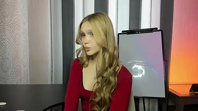 Snapshot of AdelineCrash chatting on April 2026 08:48:01 AM AdelineCrash online show from April 2026 08:48:01 AM