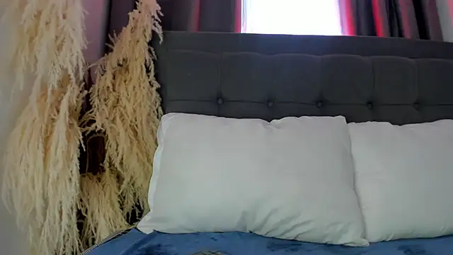hanna-baker01 online show from May 2026 03:29:02 PM