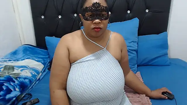 Snapshot of CreamyhotBoobs chatting on May 2026 01:40:02 PM CreamyhotBoobs online show from May 2026 01:40:02 PM