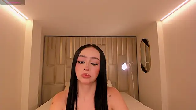 Snapshot of PaulineSanz chatting on June 2026 07:07:01 PM PaulineSanz online show from June 2026 07:07:01 PM