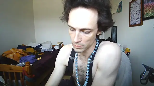 Snapshot of JohnnyMoves chatting on May 2026 07:32:02 PM JohnnyMoves online show from May 2026 07:32:02 PM