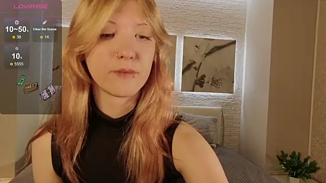 Snapshot of Lina_Wi chatting on April 2026 09:39:33 PM Lina Wi online show from April 2026 09:39:33 PM