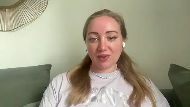 Snapshot of arielsweetieee chatting on June 2026 08:59:02 AM arielsweetieee online show from June 2026 08:59:02 AM