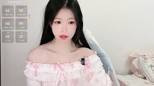 Snapshot of XiaoMei-iiiiii chatting on April 2026 04:37:01 AM XiaoMei-iiiiii online show from April 2026 04:37:01 AM