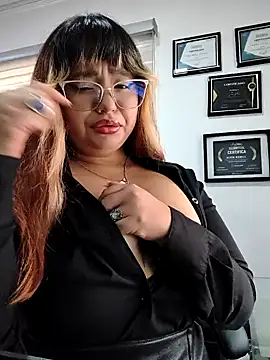 BelleVivianne online show from April 2026 01:06:01 PM