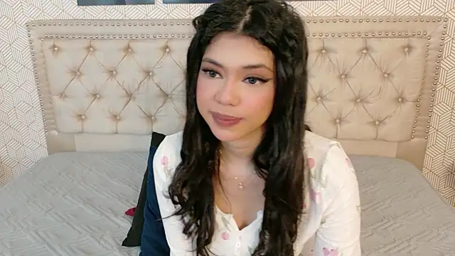Nathy Pelaez online show from April 2026 03:33:02 AM