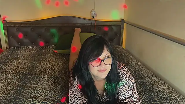 OxiLovex online show from July 2026 01:03:01 PM