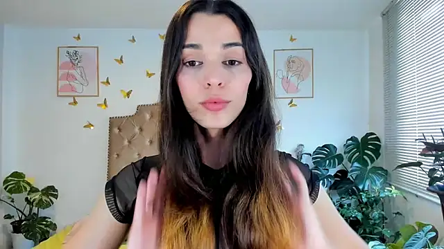 Snapshot of bella_grego chatting on May 2026 06:27:01 PM bella grego online show from May 2026 06:27:01 PM