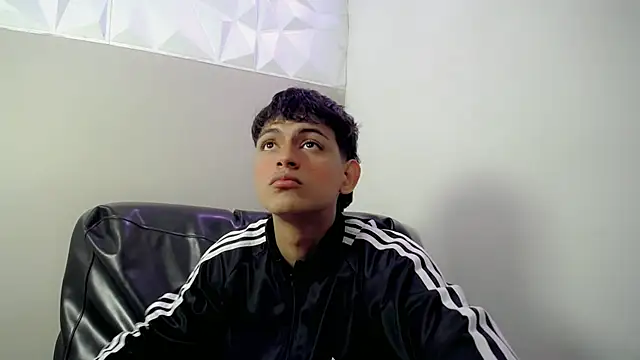 Snapshot of Yosepp_cum chatting on April 2026 03:04:02 AM Yosepp cum online show from April 2026 03:04:02 AM