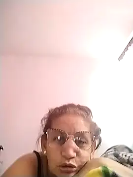 Snapshot of luzydany chatting on April 2026 04:15:01 PM luzydany online show from April 2026 04:15:01 PM