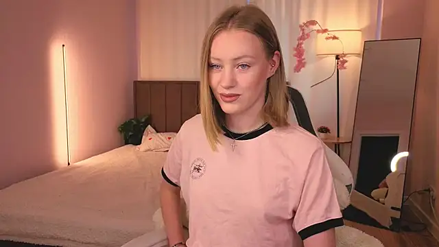Snapshot of EvaHamilton chatting on July 2026 11:40:01 PM EvaHamilton online show from July 2026 11:40:01 PM