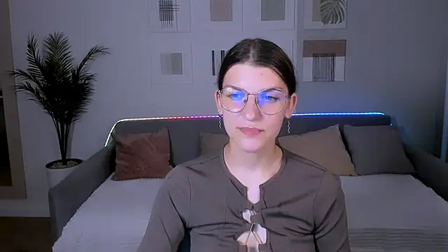 Snapshot of AnnaThorne chatting on May 2026 10:47:01 AM AnnaThorne online show from May 2026 10:47:01 AM