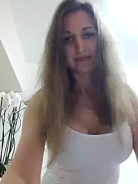Snapshot of irresistibelle chatting on April 2026 09:09:02 PM irresistibelle online show from April 2026 09:09:02 PM