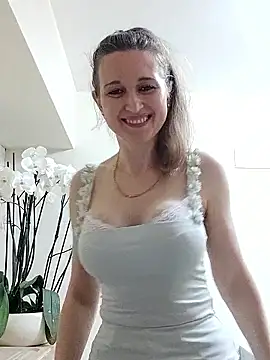 Snapshot of irresistibelle chatting on May 2026 08:03:02 PM irresistibelle online show from May 2026 08:03:02 PM