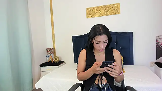 Snapshot of AmberKayleigh chatting on June 2026 04:43:01 PM AmberKayleigh online show from June 2026 04:43:01 PM