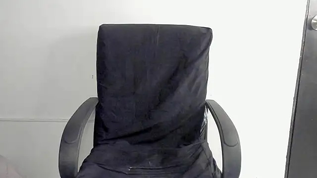 Snapshot of lolabunnysc chatting on May 2026 12:32:02 PM lolabunnysc online show from May 2026 12:32:02 PM