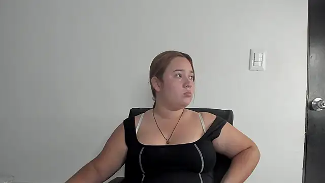 Snapshot of lolabunnysc chatting on May 2026 12:01:01 PM lolabunnysc online show from May 2026 12:01:01 PM