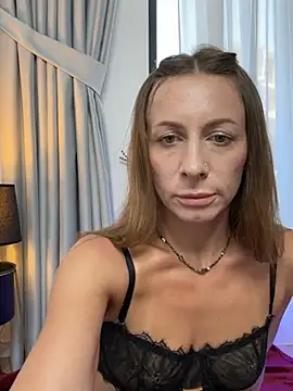 Snapshot of Mira_Luna chatting on June 2026 04:24:02 PM Mira Luna online show from June 2026 04:24:02 PM