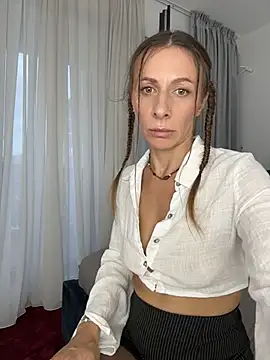 Snapshot of Mira_Luna chatting on July 2026 05:52:01 PM Mira Luna online show from July 2026 05:52:01 PM