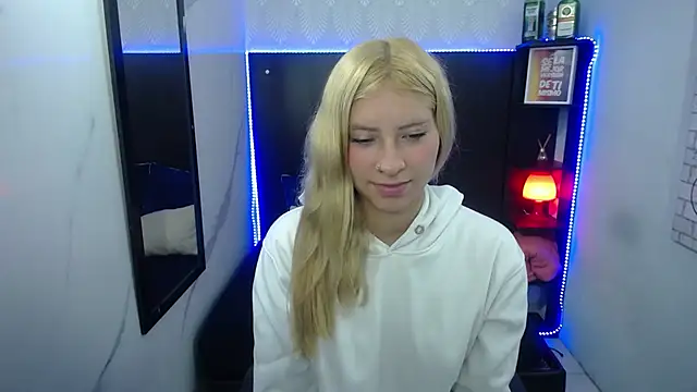 Snapshot of nancy_blonde chatting on June 2026 01:48:02 PM nancy blonde online show from June 2026 01:48:02 PM