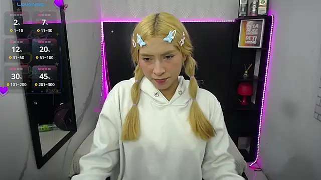 Snapshot of nancy_blonde chatting on July 2026 12:44:02 PM nancy blonde online show from July 2026 12:44:02 PM