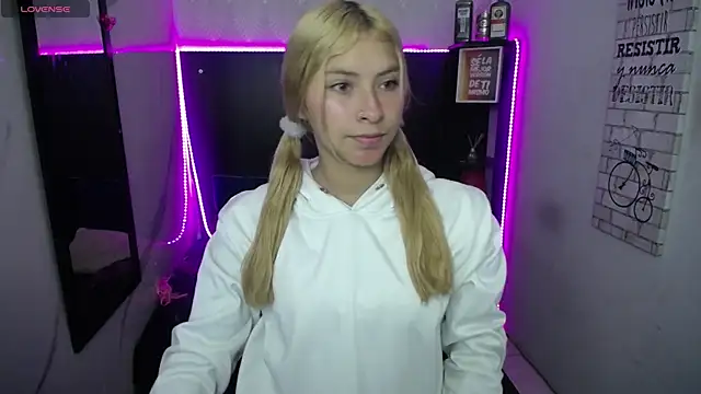 Snapshot of nancy_blonde chatting on July 2026 12:44:01 PM nancy blonde online show from July 2026 12:44:01 PM