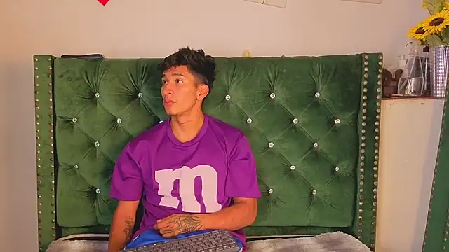 Snapshot of Zayn_Moretti chatting on June 2026 04:06:01 AM Zayn Moretti online show from June 2026 04:06:01 AM