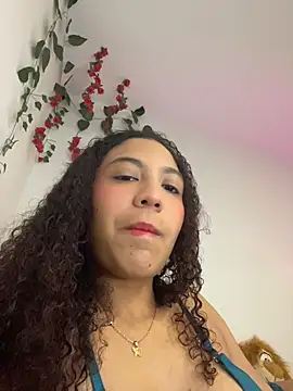 Snapshot of Daphnne_Curly chatting on June 2026 06:01:01 AM Daphnne Curly online show from June 2026 06:01:01 AM