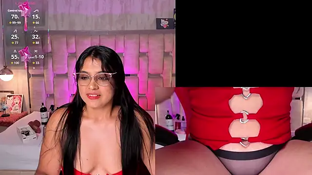 Snapshot of LuciaReid chatting on April 2026 01:02:01 PM LuciaReid online show from April 2026 01:02:01 PM